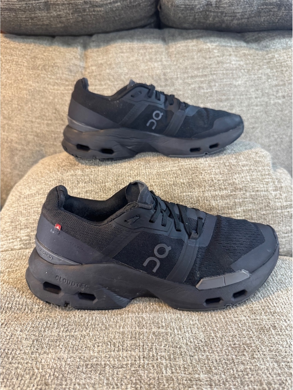 On Cloudpulse Women’s Black/Eclipse Running Shoes Size 9.5